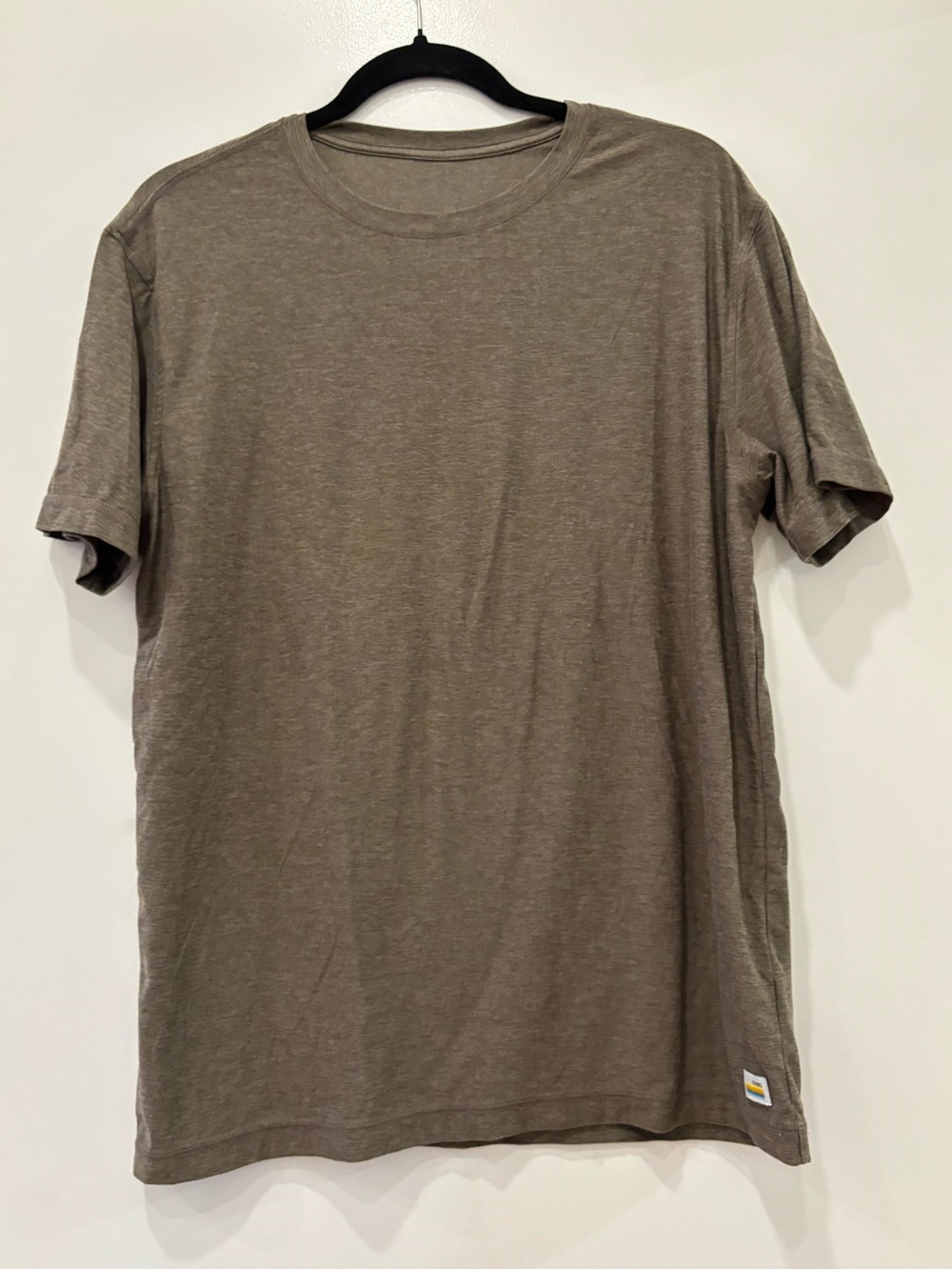 Vuori Classic Men's Crew Neck Strato T-Shirt Olive Brown workout lightweight Sz